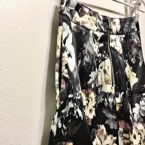 New! River Island Floral Knee Length Skirt with Pockets - Picture 5 of 8